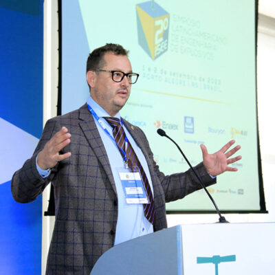 Johan Gjødvad is giving a presentation